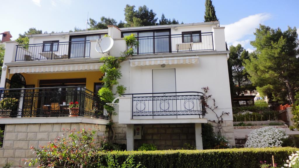 Guesthouse Apartment Bozica Бол Екстериор снимка