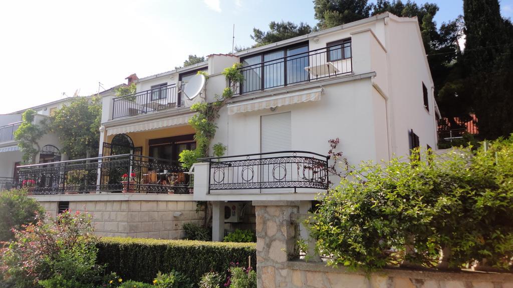 Guesthouse Apartment Bozica Бол Екстериор снимка