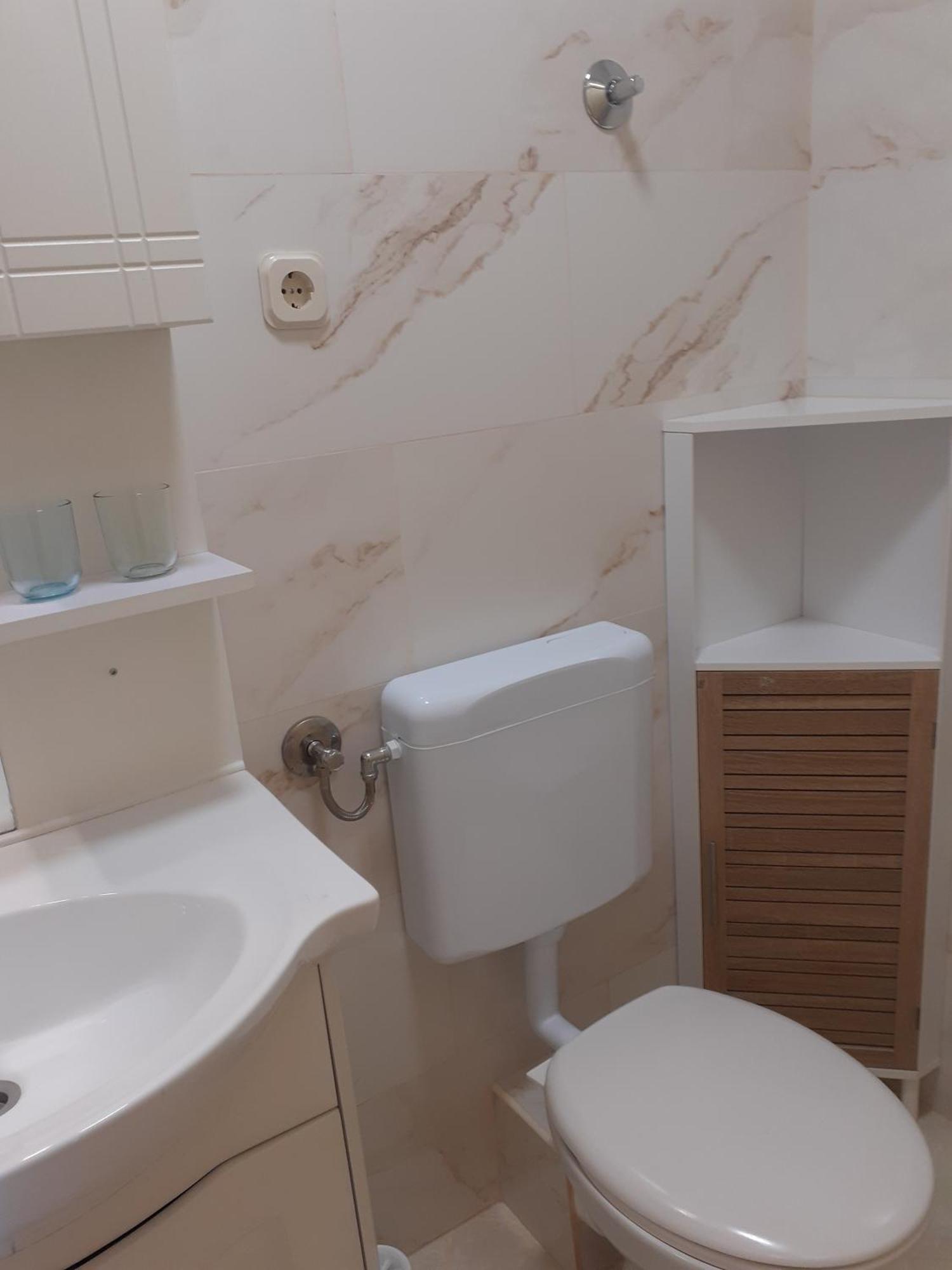 Guesthouse Apartment Bozica Бол Екстериор снимка
