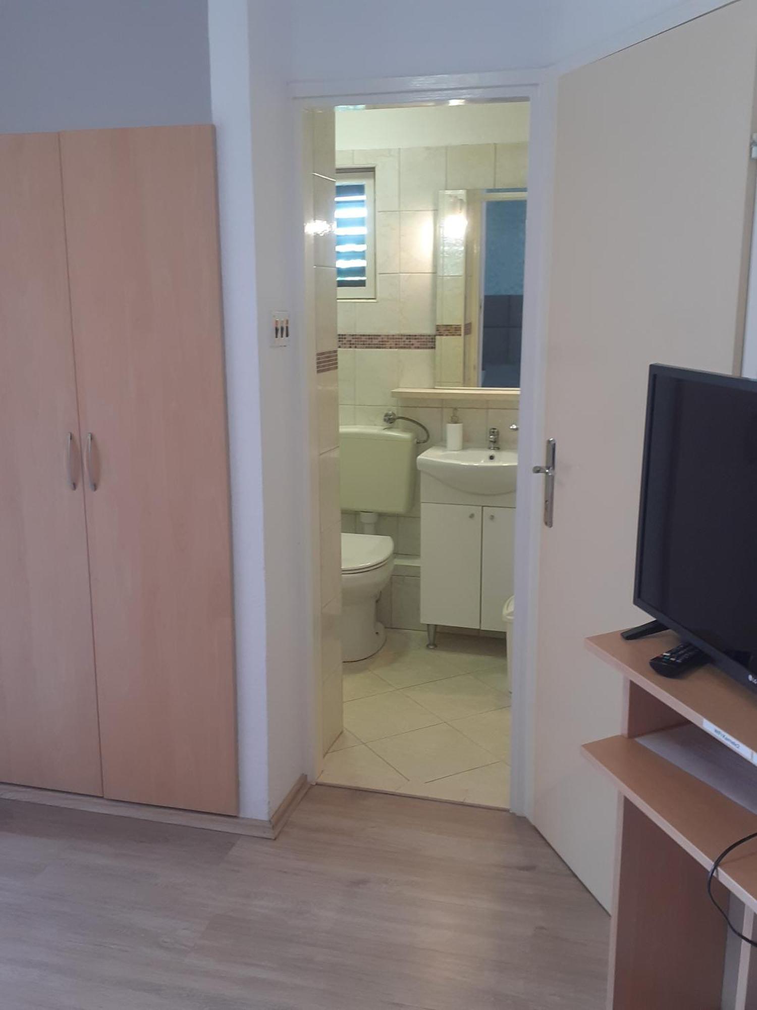 Guesthouse Apartment Bozica Бол Екстериор снимка