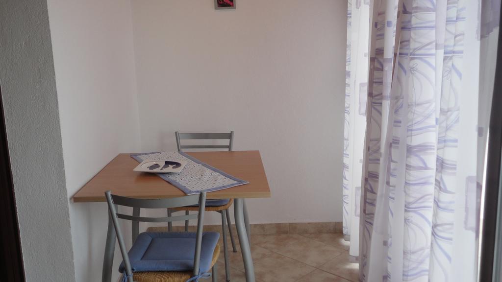 Guesthouse Apartment Bozica Бол Екстериор снимка